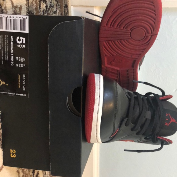 Jordan 1 mids